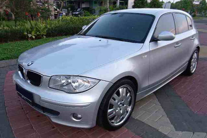 BMW 120i Nice and Agile Compact Car